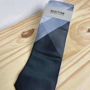 Reaction Kenneth Cole| Grays and White Tie